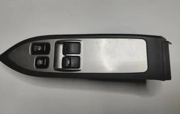 Mitsubishi Pajero Electric window control switch C8DD622M 20Z6D1 8608A112