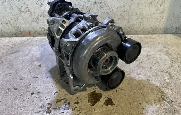 Nissan Qashqai J12 Generator/alternator 2310A1749R 2740571A ST50S064