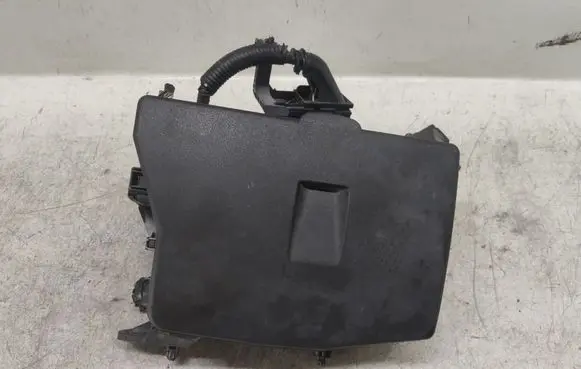 Toyota Auris 150 Fuse module 8266202210