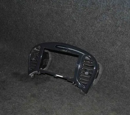 Nissan Juke I F15 Dashboard air vent grill cover trim 687511KE0A