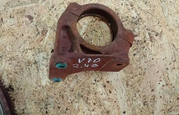 Volvo V70 Driveshaft support bearing bracket 9143465