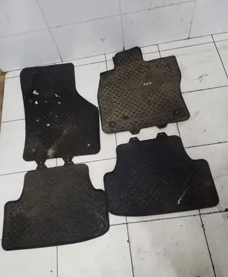 Volkswagen Golf VII Car floor mat set 5G1061502 5G0061512