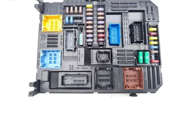 Citroen C4 X Fuse box set 9832881080