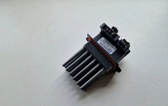 Chrysler 300 - 300C Heater blower motor/fan resistor 05061587AA
