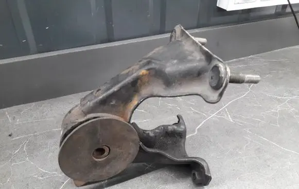 Toyota Picnic Engine mount vacuum valve 