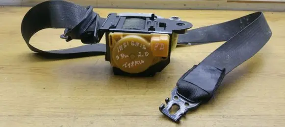 Opel Insignia A Front seatbelt 13303851