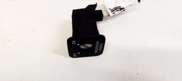 Passenger airbag on/off switch