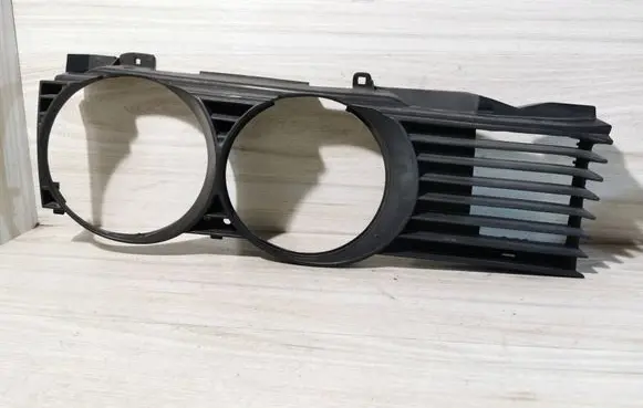 BMW 7 E32 Under headlight/headlamp trim 19384260