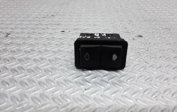 BMW 5 E39 Electric window control switch 8368974