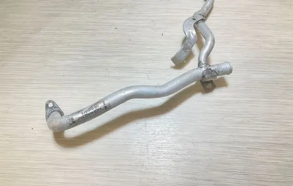 Audi Q5 SQ5 Engine coolant pipe/hose 059121075FB