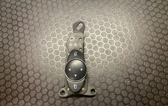 Wing mirror switch
