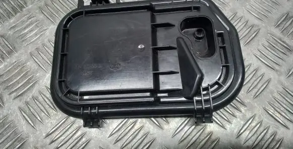 Audi A6 S6 C6 4F Headlight/headlamp dust cover 16016300