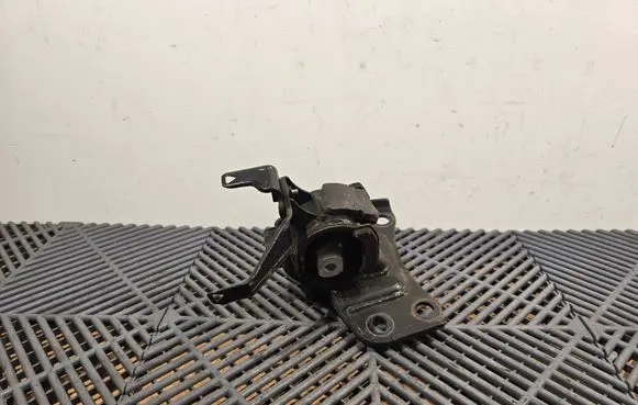 Toyota Auris E180 Engine mount bracket