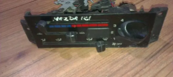 Mazda 121 Climate control unit nenustayta