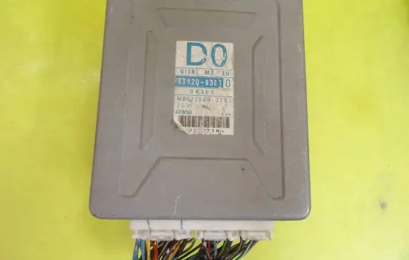 Suzuki Wagon R+ Engine control unit/module 33920-83E10 3392083E10