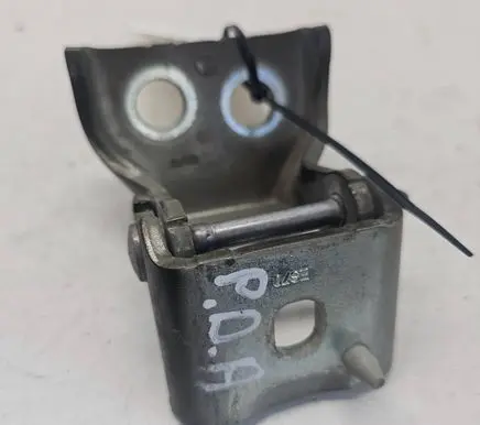Peugeot 3008 I Front door lower hinge 