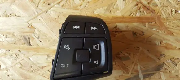 Volvo V40 Steering wheel buttons/switches 31334462