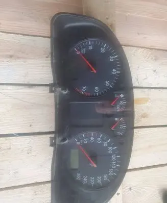 Volkswagen PASSAT B5 Speedometer (instrument cluster) 3B1919860 110008919020