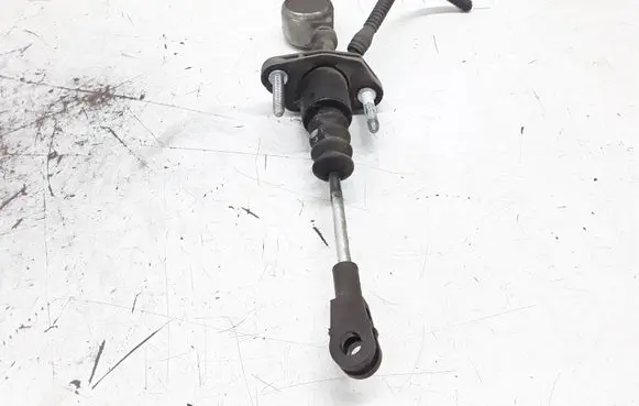 Opel Astra H Clutch master cylinder 90523769