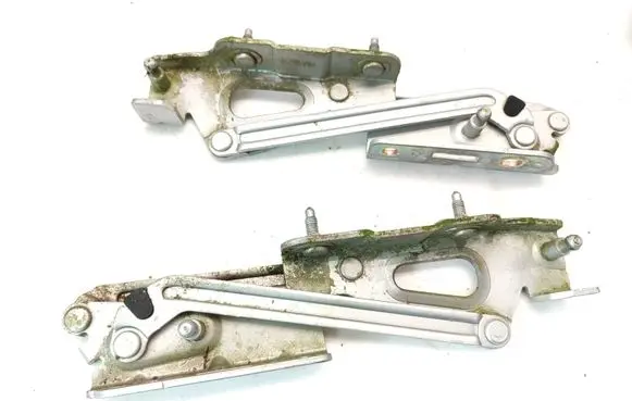Tailgate/trunk/boot hinge