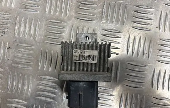 Peugeot 3008 I Glow plug pre-heat relay 9663824880 AV6112A343BA