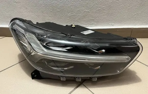 Volvo XC40 Headlight/headlamp 31655982