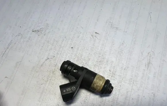Skoda Fabia Mk1 (6Y) Fuel injector 036906031M