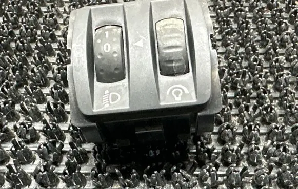 Renault Clio IV Headlight level height control switch 251900567R