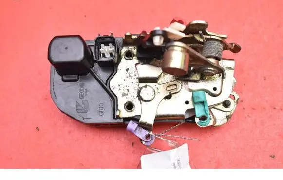 Chevrolet PT Cruiser Front door lock