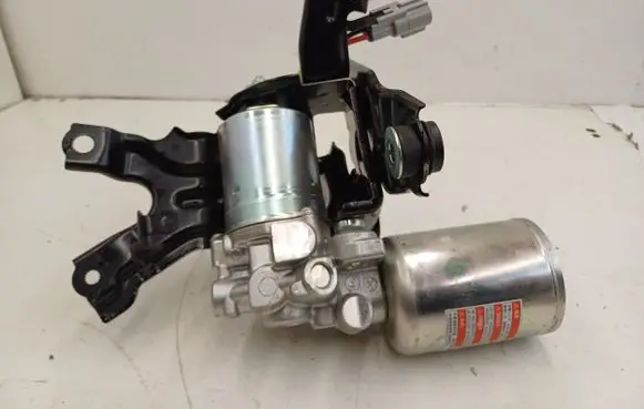 Lexus NX Vacuum pump 4707042070