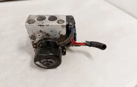 Volvo V70 ABS Pump 9472970