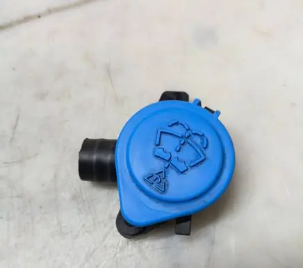 BMW M4 F82 F83 Windshield washer fluid reservoir/tank 235576 7241664 E010108