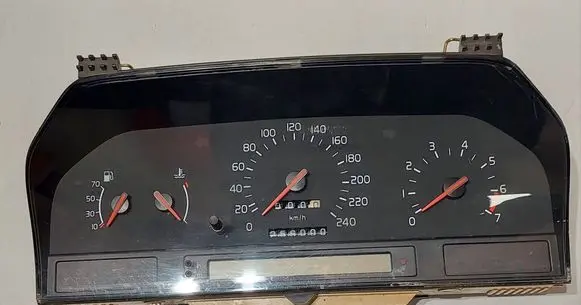 Volvo 850 Speedometer (instrument cluster) 81072104