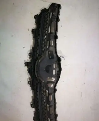 Toyota Corolla Verso AR10 Front bumper upper radiator grill 531110F030