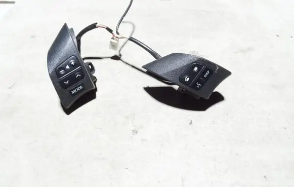 Lexus IS 220D-250-350 Steering wheel buttons/switches 75B458