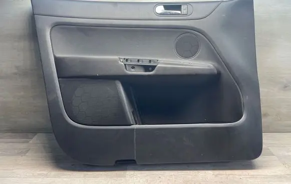 Volkswagen Golf Plus Front door card panel trim
