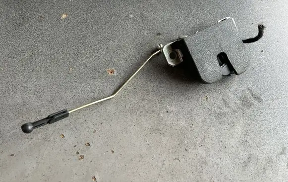 Seat Ibiza III (6L) Tailgate lock latch 6L6827505A