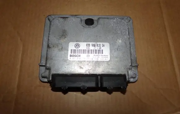 Volkswagen PASSAT B5 Engine control unit/module 0281010170