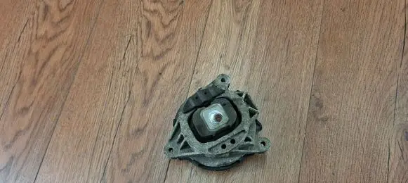 BMW 3 F30 F35 F31 Engine mount bracket 22116787658