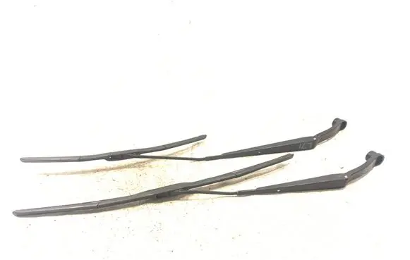 Subaru Outback Front wiper blade arm