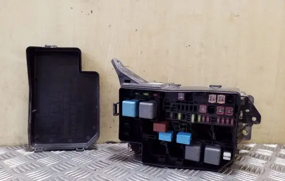 Toyota RAV 4 (XA30) Fuse box set 8266242190