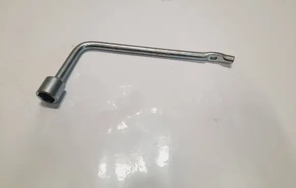 Infiniti FX Wheel nut wrench 