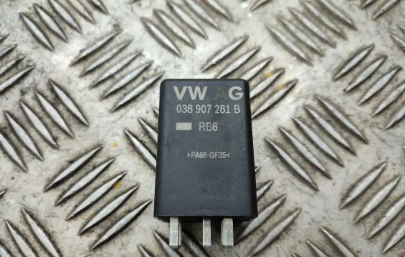 Volkswagen PASSAT B8 Glow plug pre-heat relay 038907281B 0281003032