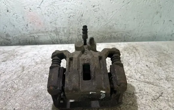 Nissan Pathfinder R51 Rear brake caliper