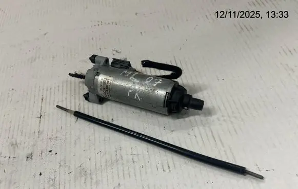 Mercedes-Benz ML W164 Seat adjustment motor 0130002623