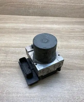 BMW 5 E60 E61 ABS Pump 6768646 6758743