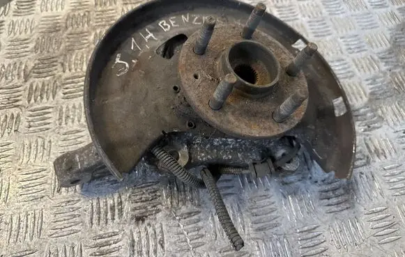 Opel Astra J Front wheel hub