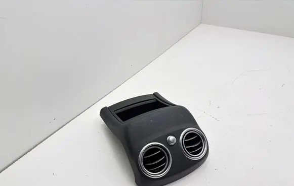Mercedes-Benz C W205 Rear air vent grill A2058300501 045343 516464C