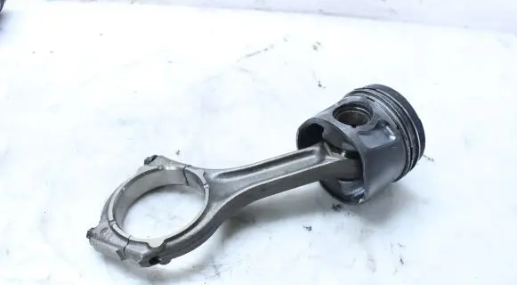 Jeep Grand Cherokee Piston with connecting rod AVB 061130090