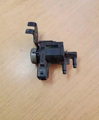 Volkswagen Golf IV Turbo solenoid valve 1J0906283A